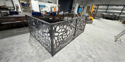 Nowoczesna balustrada balkonowa CNC z motywem lasu, wzór konie, jelenie i wilki, dekoracyjny wzornik stalowy do nowoczesnego domu, Forest Balustrade, Horse Design, Balkongeländer mit Tiermotiv, Wald Optik.